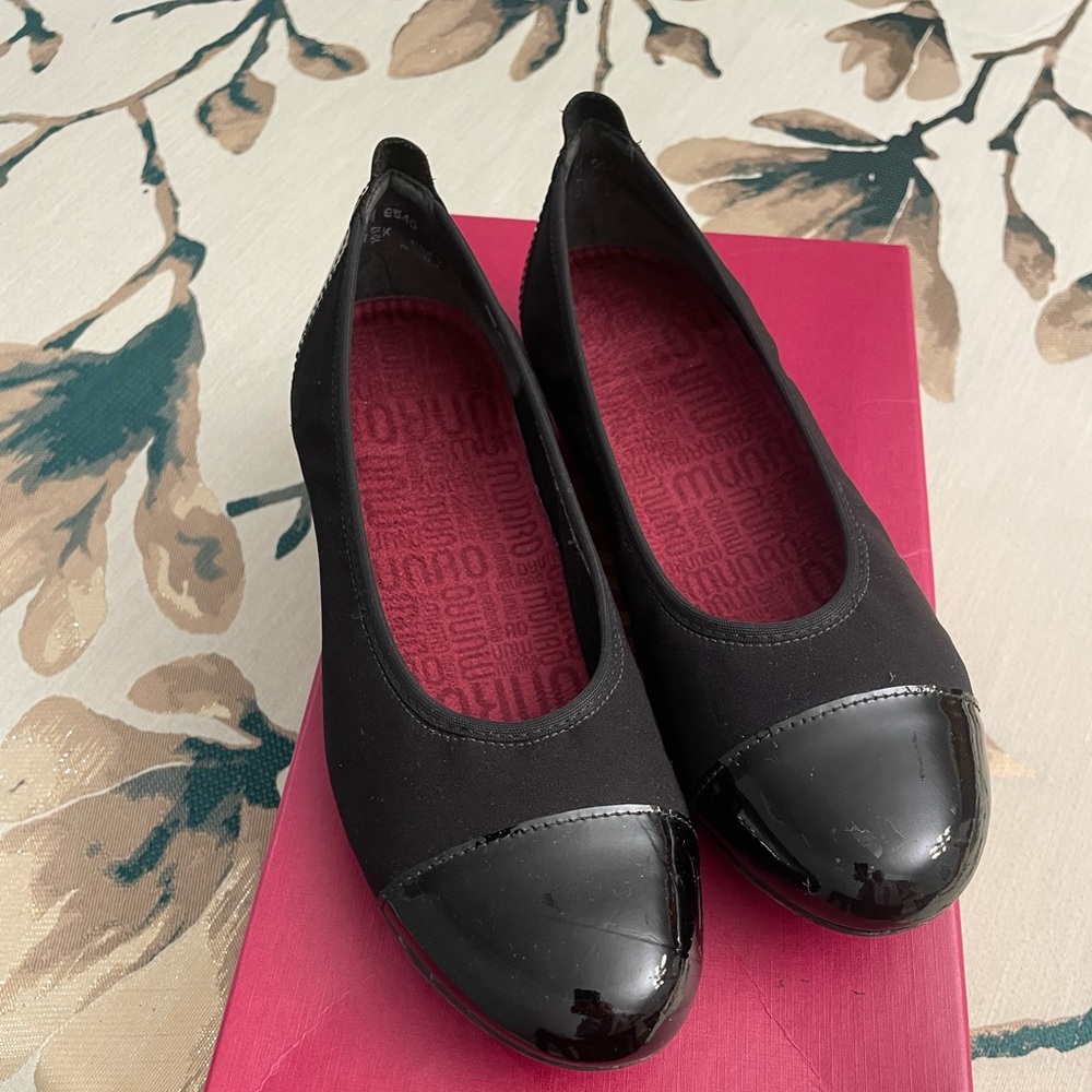 Pretty black flats